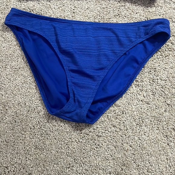 Beautiful detailed bikini - Picture 3 of 4